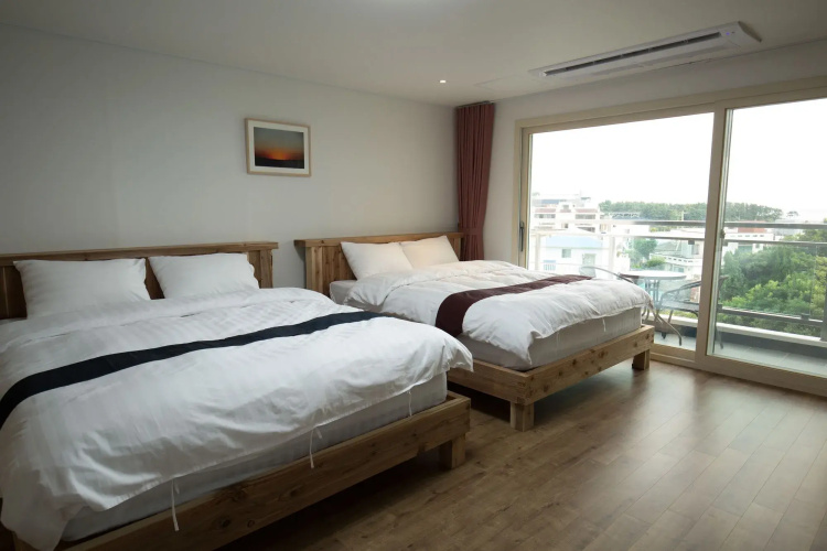 Cheonjiyeon Crystal Hotel