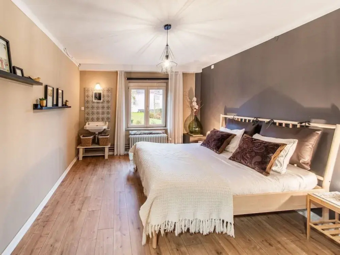 Beautiful Group House With Large Garden