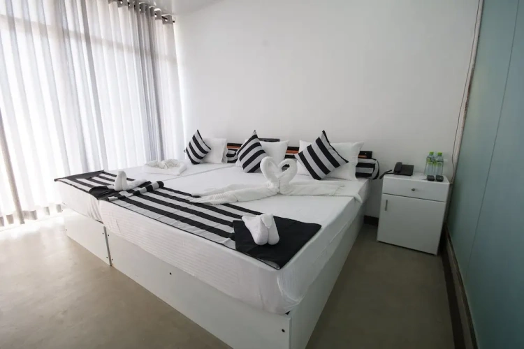 Standard Triple room