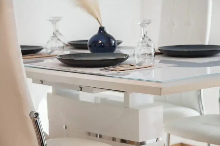 Stylish Renovated 2 Bd Apt in Exarcheia
