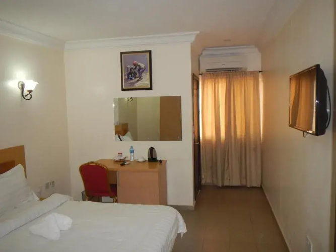 206 Exclusive Hotel