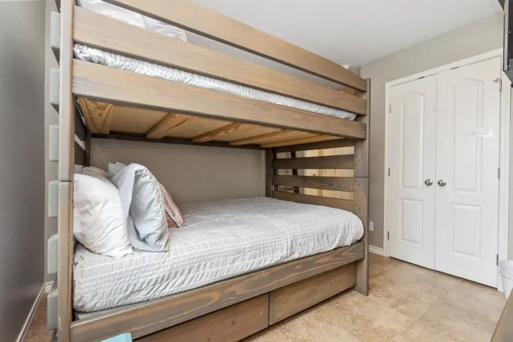 Latitude Adjustment - Private Pool/elevator!