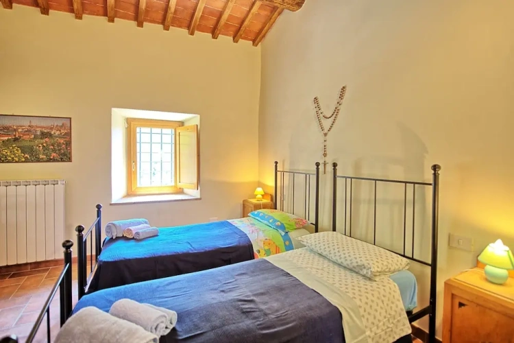 6 Bedrooms Villa