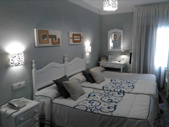 Standard Triple room
