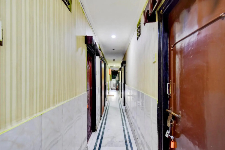 SPOT ON 83258 Hotel Shabnam