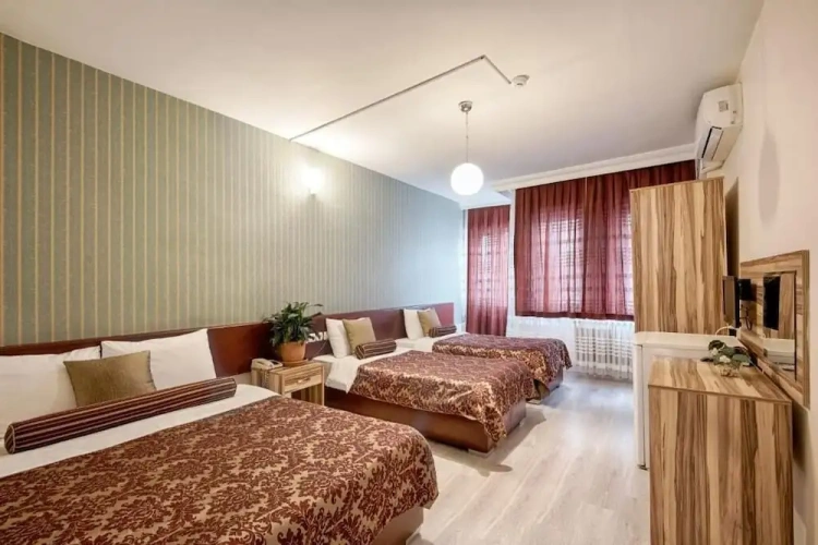 Standard Quadruple room with city view