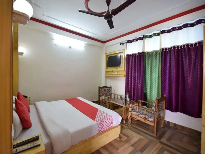OYO 11733 Hotel Sunlight