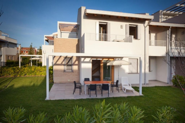 2 Bedrooms Duplex Cottage