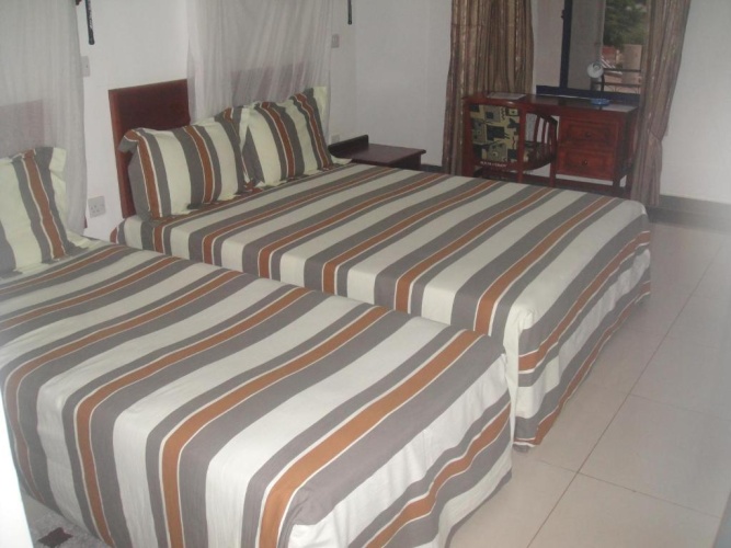 Standard Triple room