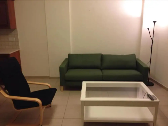 Lakis Court