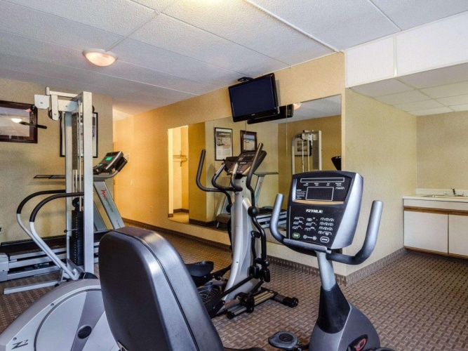 Holiday Inn Express Fall River North photo 22