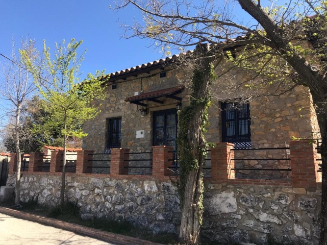 2 Bedrooms Cottage