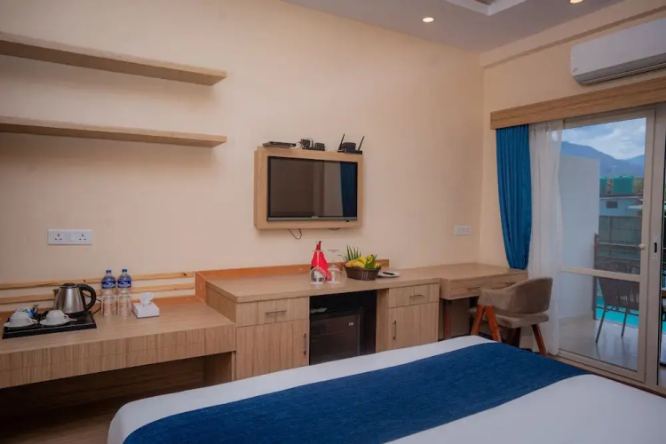 Majestic Lakefront Hotel & Suites