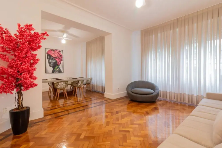 Space and Comfort in Copacabana D405
