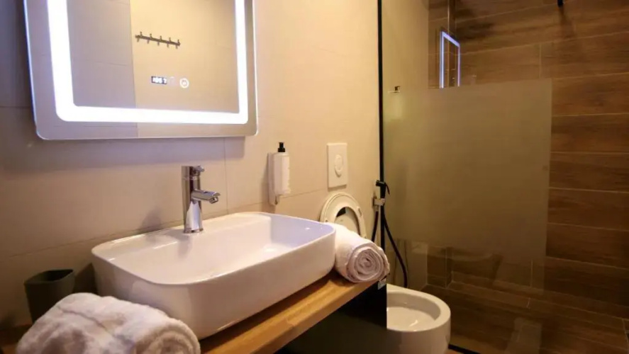 KONI's Studio Apartments