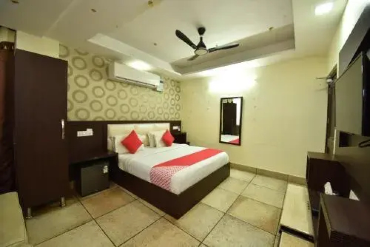 Hotel Jhankar by OYO Rooms