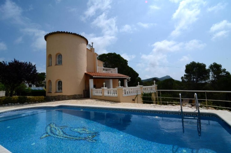 3 Bedrooms Villa