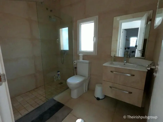 3 Bedrooms Villa