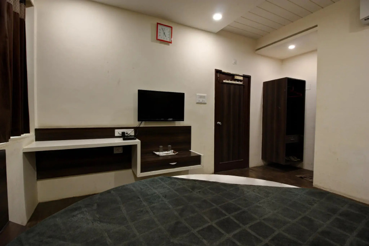 Hotel R Inn