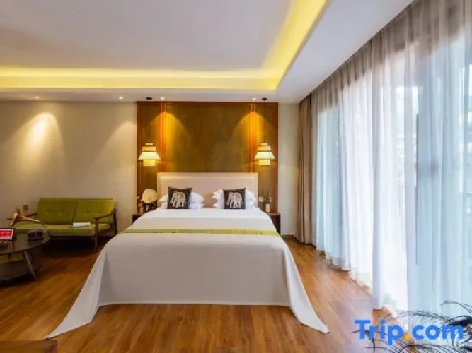 Grand Twin Family room with balcony