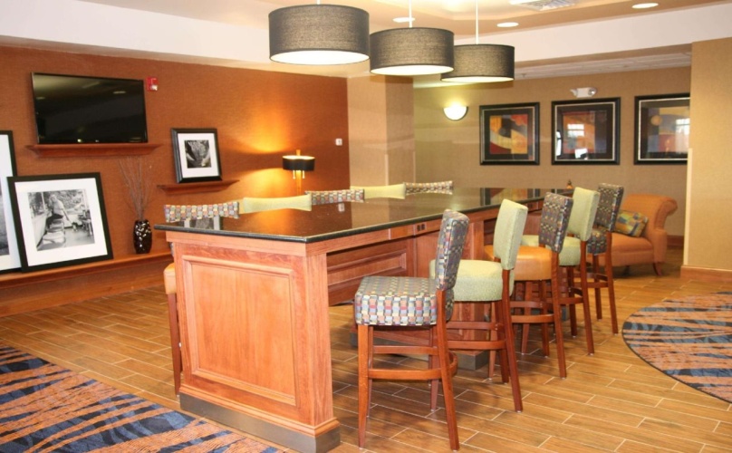 Hampton Inn Hutchinson photo 34