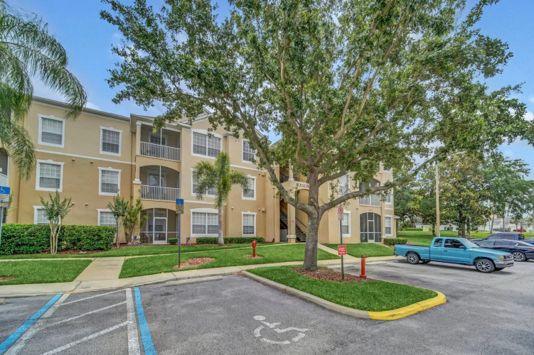 Windsor Palms 201