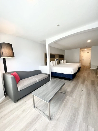 Business Quadruple room
