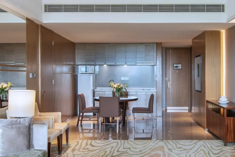 Deluxe Suite with balcony and with lake view