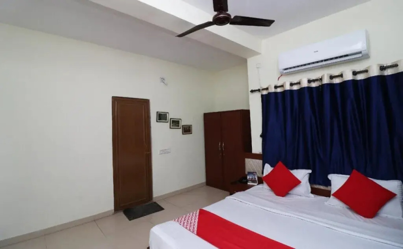 Holiday Club By OYO Rooms