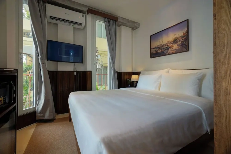 Deluxe Double room with balcony and with city view