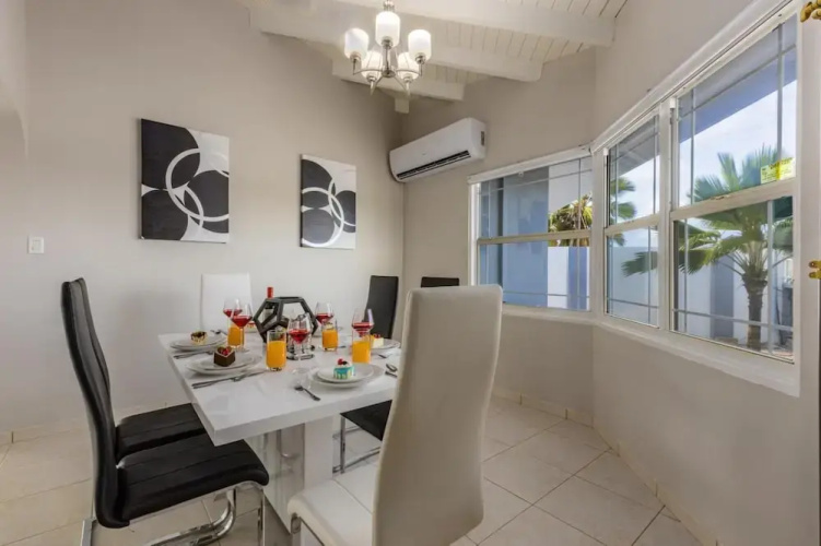 4BR 4BA Villa w Private Pool Eagle Palm Beach