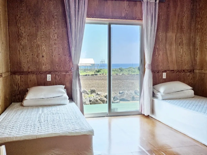 Cottage with sea view