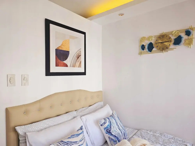 Hannah Crib at Shore Residences