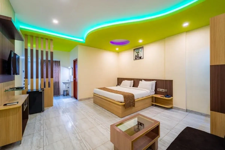 Deluxe Double room with city view