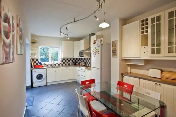3 Bedrooms Cottage