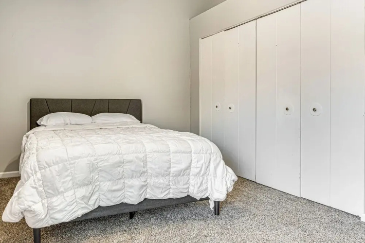 2 Mi to Castleton Square Mall! Quaint Condo