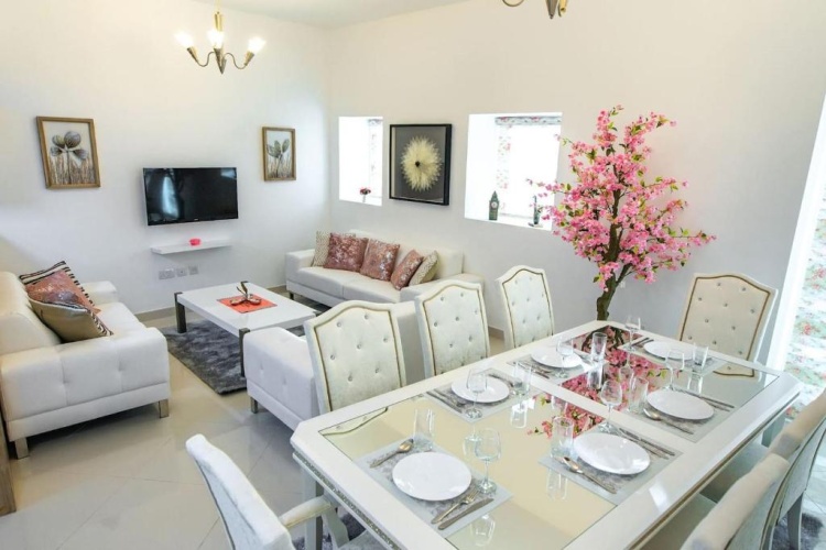 2 Bedrooms Apartment