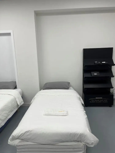 3 single and 2 sofa beds Studio Suite 7