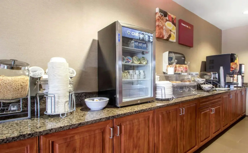 Comfort Suites Johnson Creek Conference Center