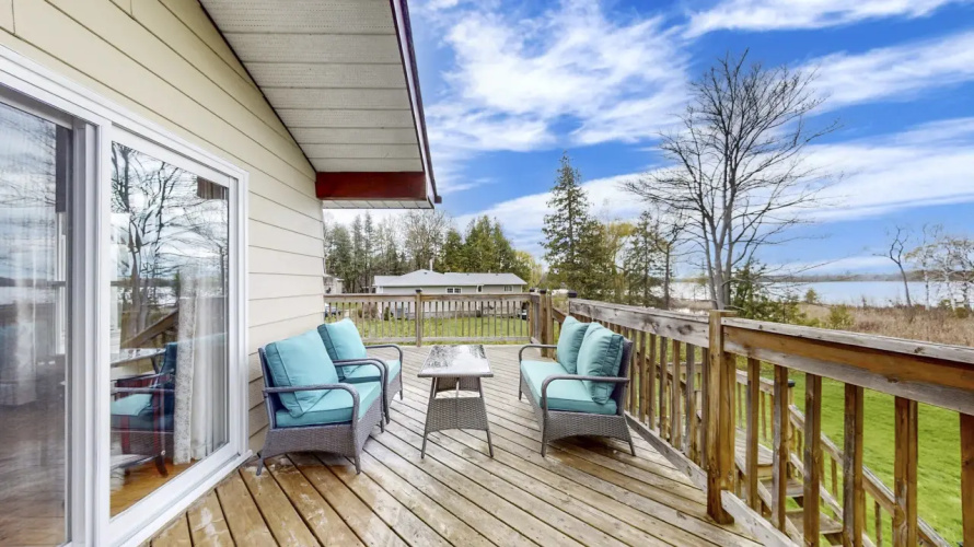 Waterfront Cottage w/ Heating + Kitchen