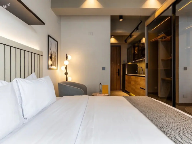 w Modern Loft in Unique Building