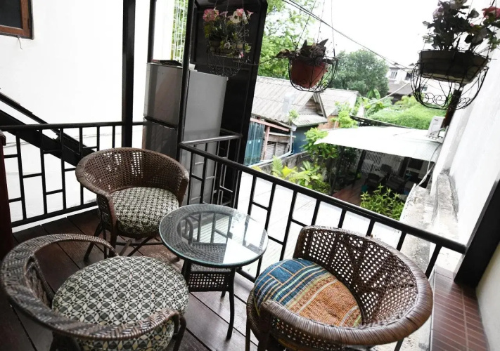 Green days Cafe & Inn