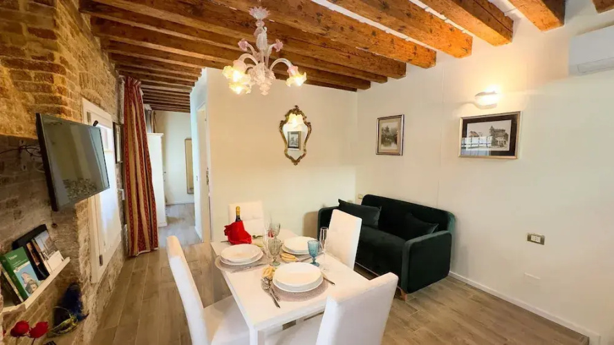 Graceful Venice Barnaba Suite by Ca-sa Check
