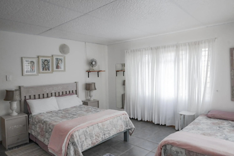 2 Sisters Retreat