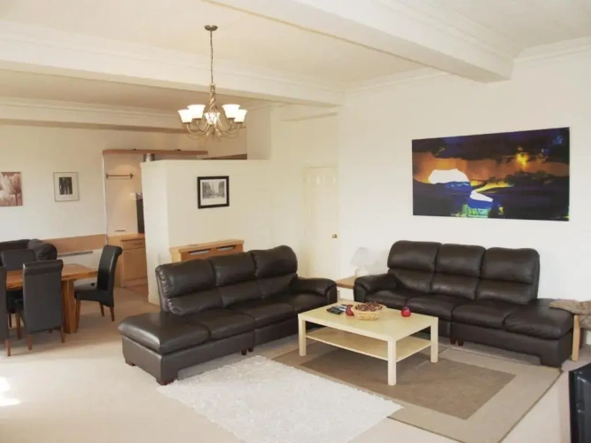 2 Bedrooms Apartment with view