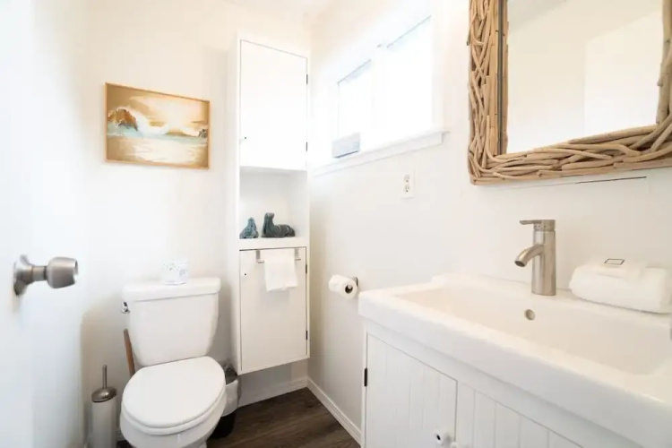 The Lakeside Caboose 3 Bedroom Home