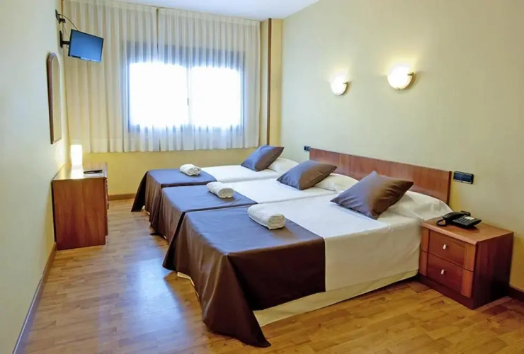 Standard Triple room