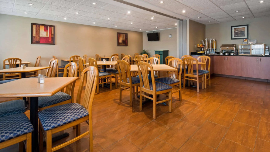 Best Western Plus Burlington Inn & Suites photo 35