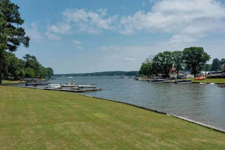 Lake Oconee Abode w/ Patio, Grill & Fire Pit Table