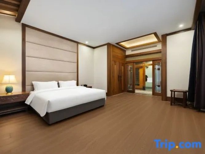 2 Bedrooms Executive Suite with river view